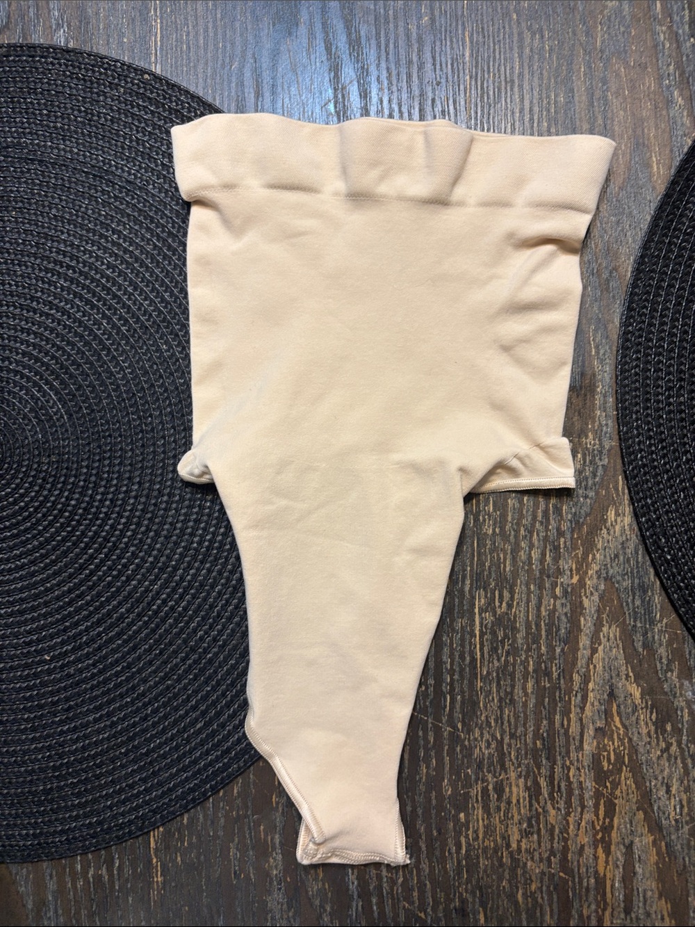 SKIMS Sand XS seamless sculpt thong (smokers)